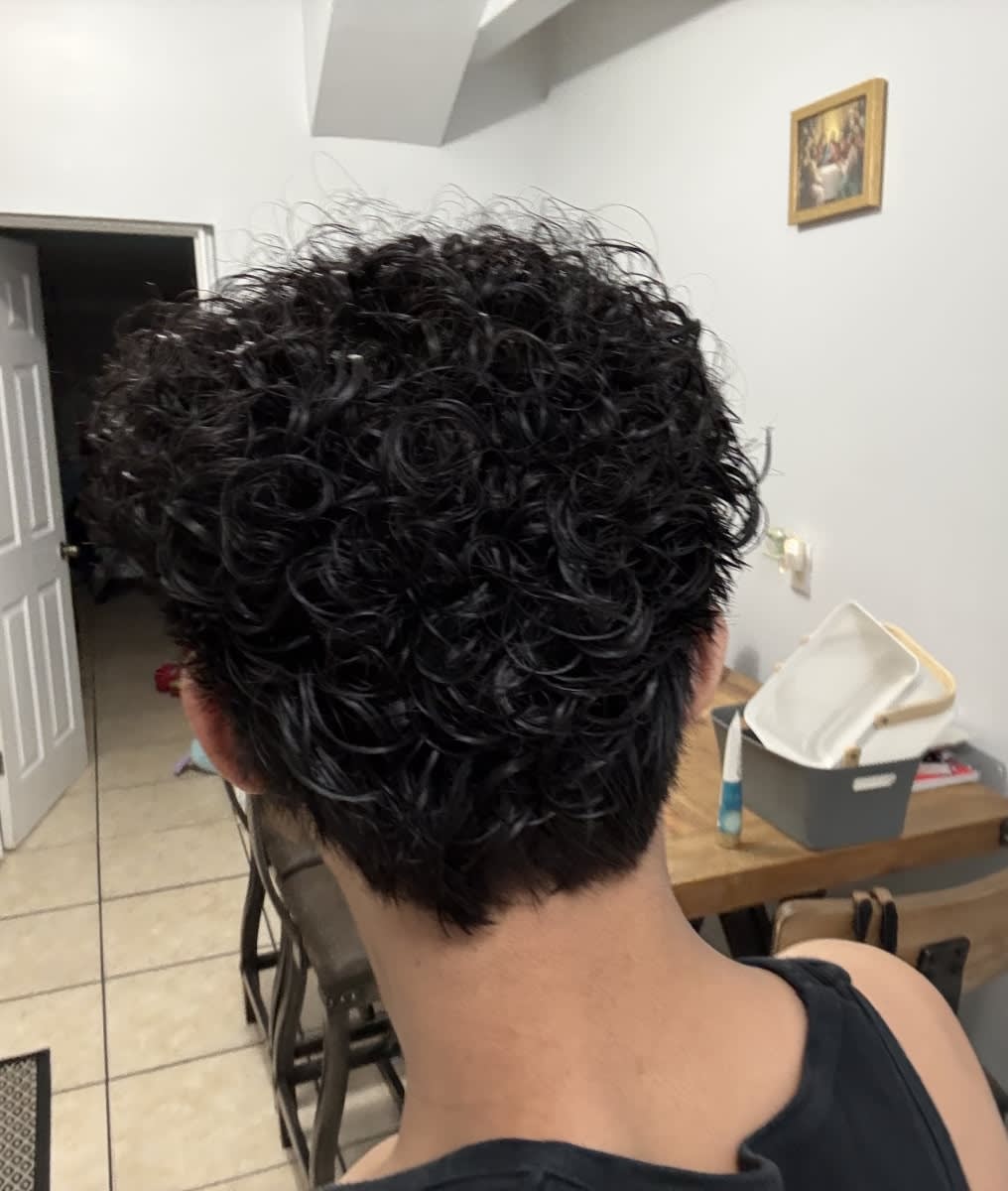 Jennifer T., mobile hairstylist/mobile barber at Miami