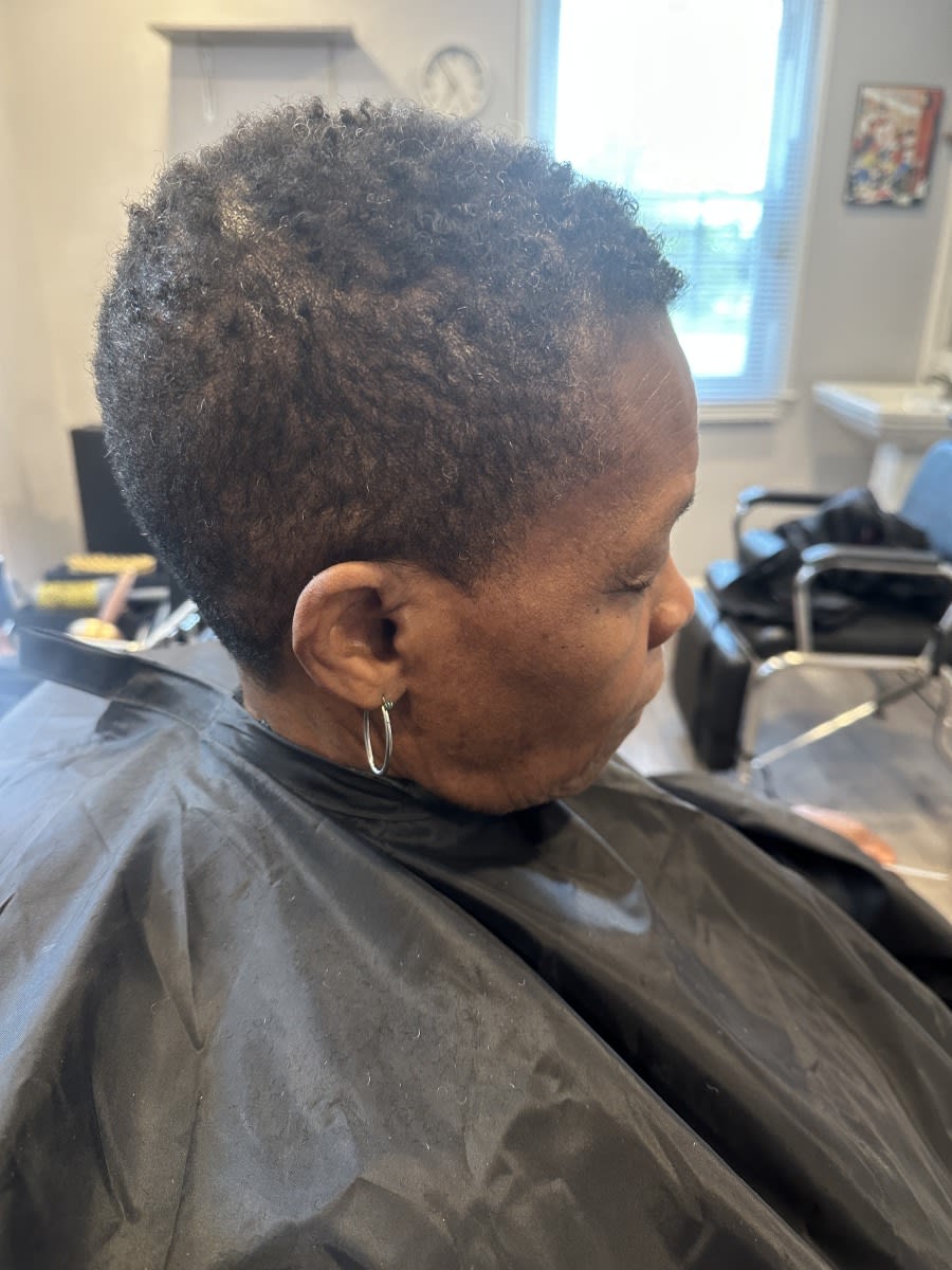 Michael J., mobile hairstylist/mobile barber at Washington