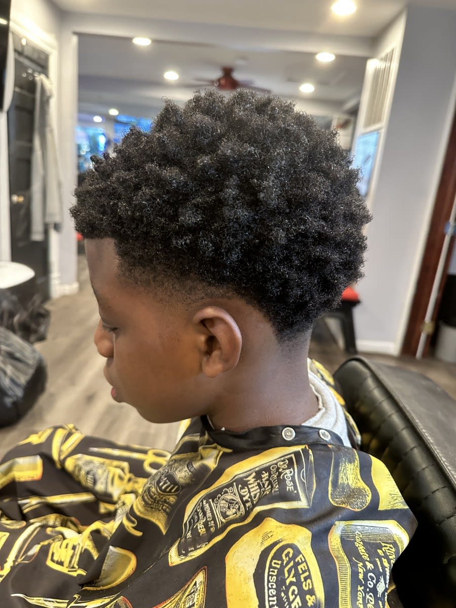 Michael J., mobile hairstylist/mobile barber at Washington