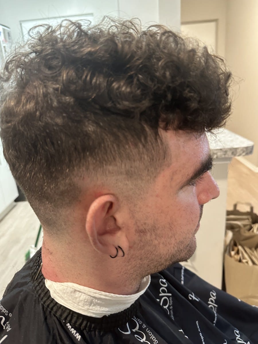 Michael J., mobile hairstylist/mobile barber at Washington