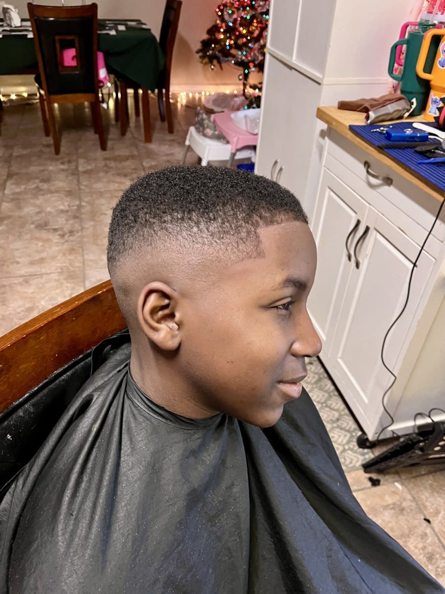 Stanley R., mobile hairstylist/mobile barber at Lithonia