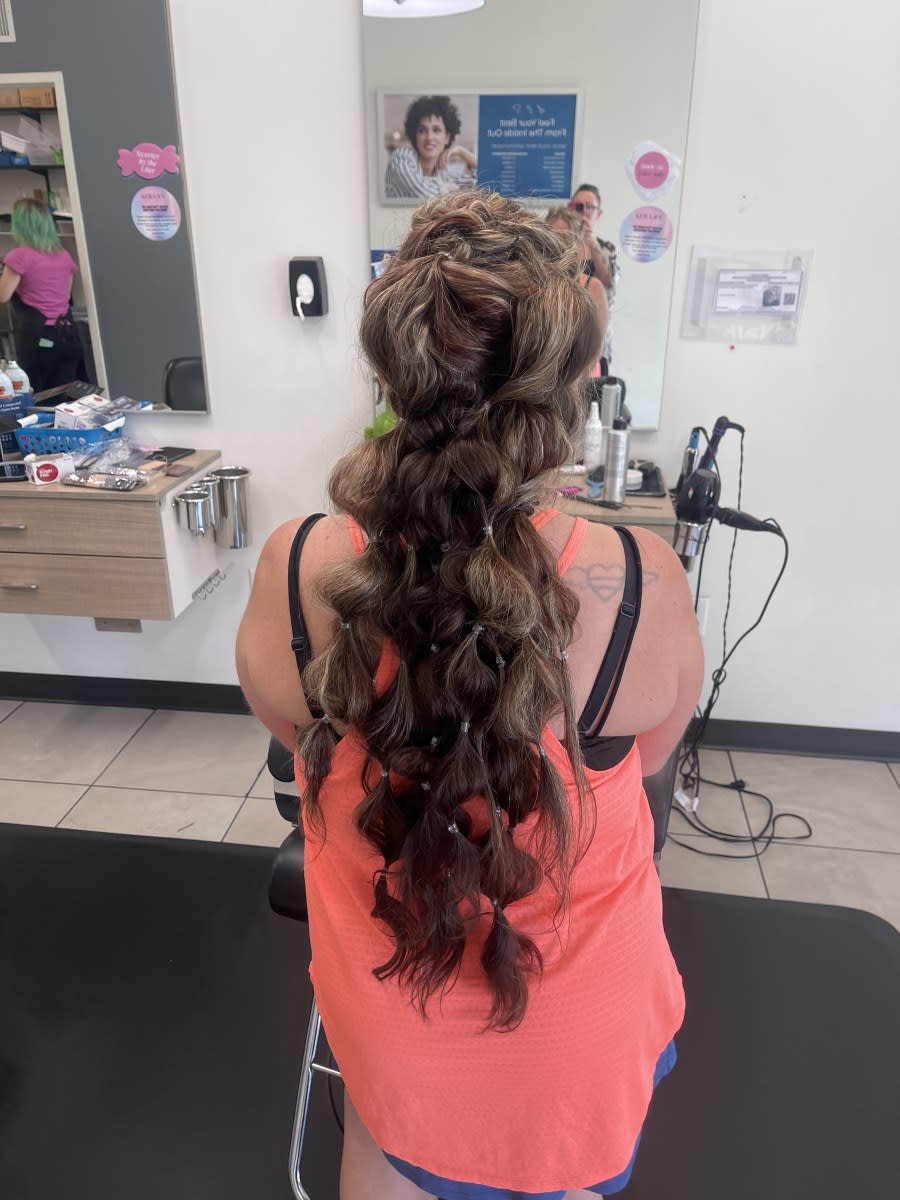 Katie O., mobile hairstylist/mobile barber at Largo