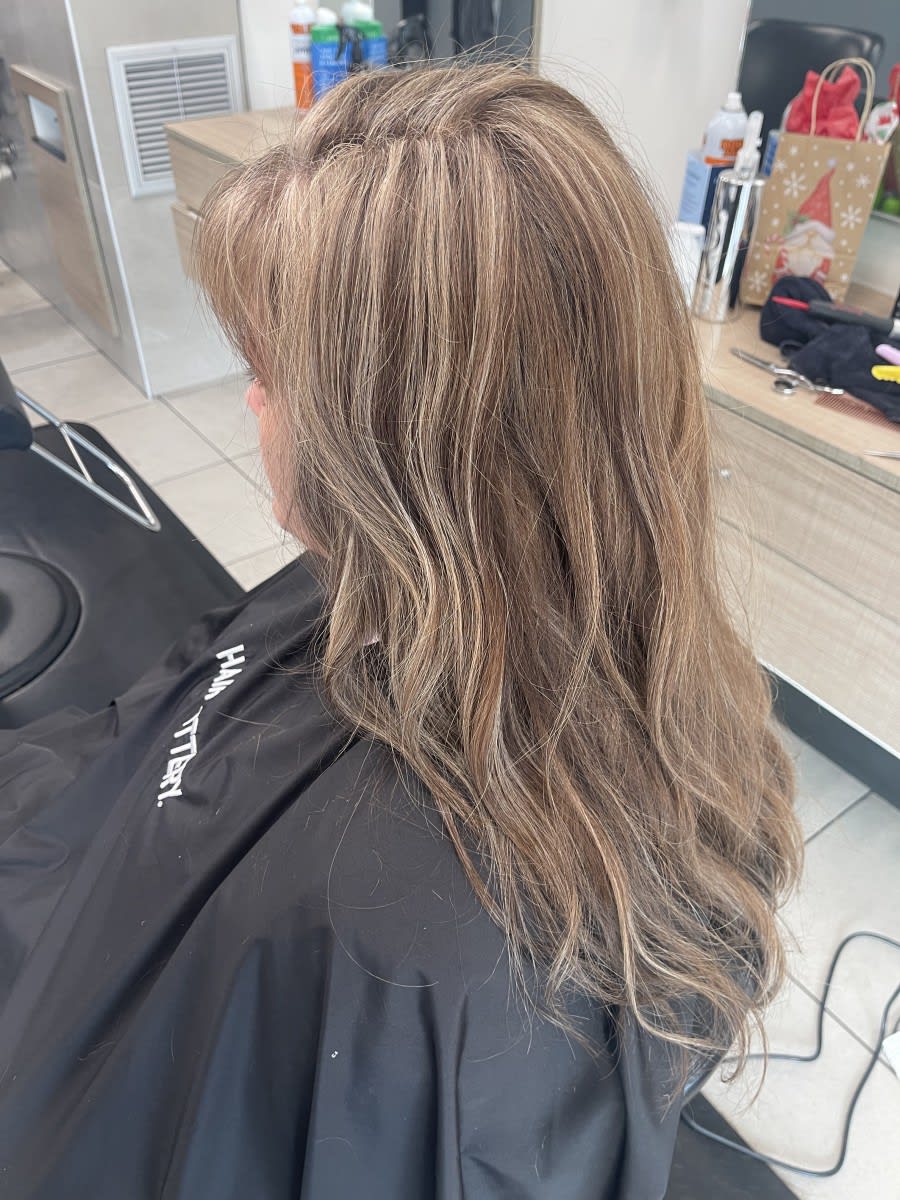 Katie O., mobile hairstylist/mobile barber at Largo