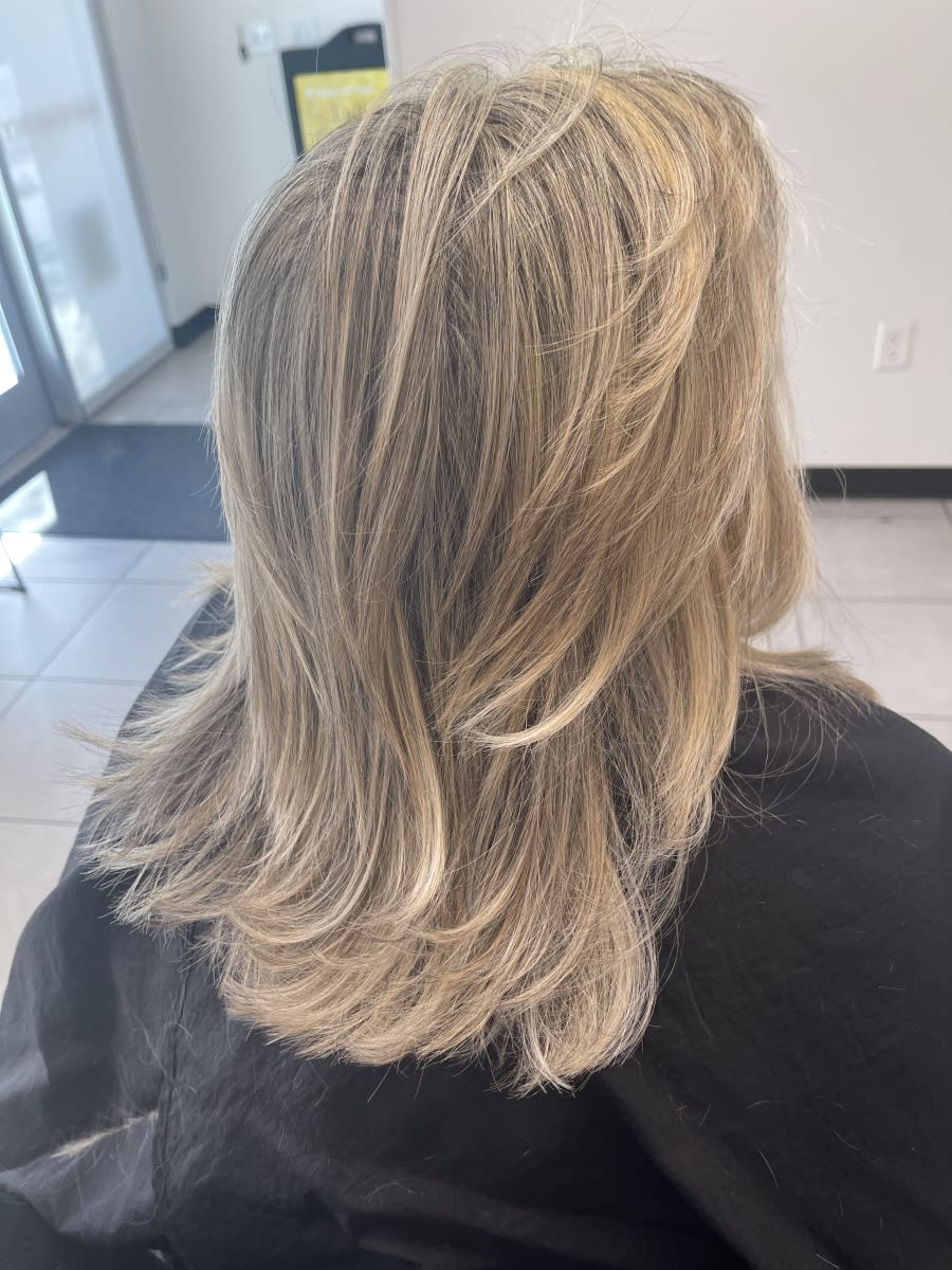Katie O., mobile hairstylist/mobile barber at Largo