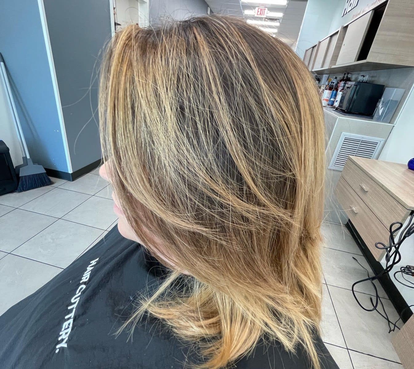 Katie O., mobile hairstylist/mobile barber at Largo