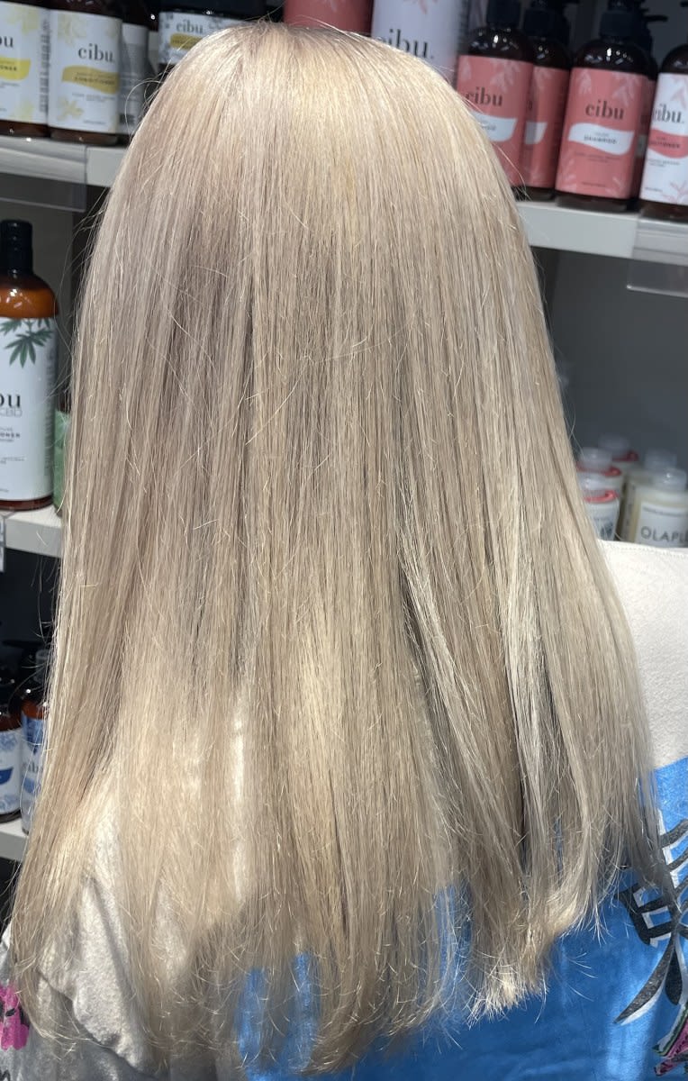 Katie O., mobile hairstylist/mobile barber at Largo