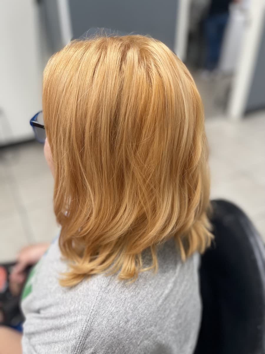 Katie O., mobile hairstylist/mobile barber at Largo
