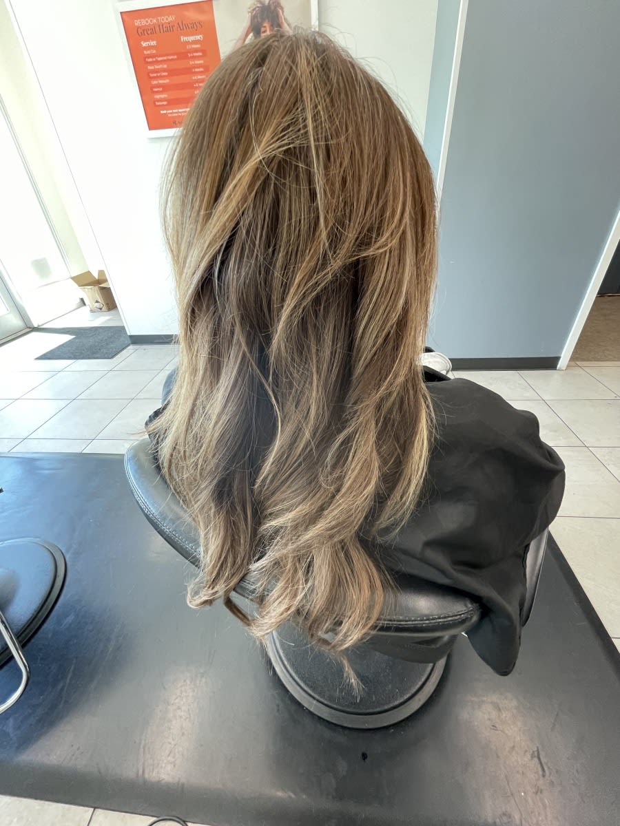 Katie O., mobile hairstylist/mobile barber at Largo