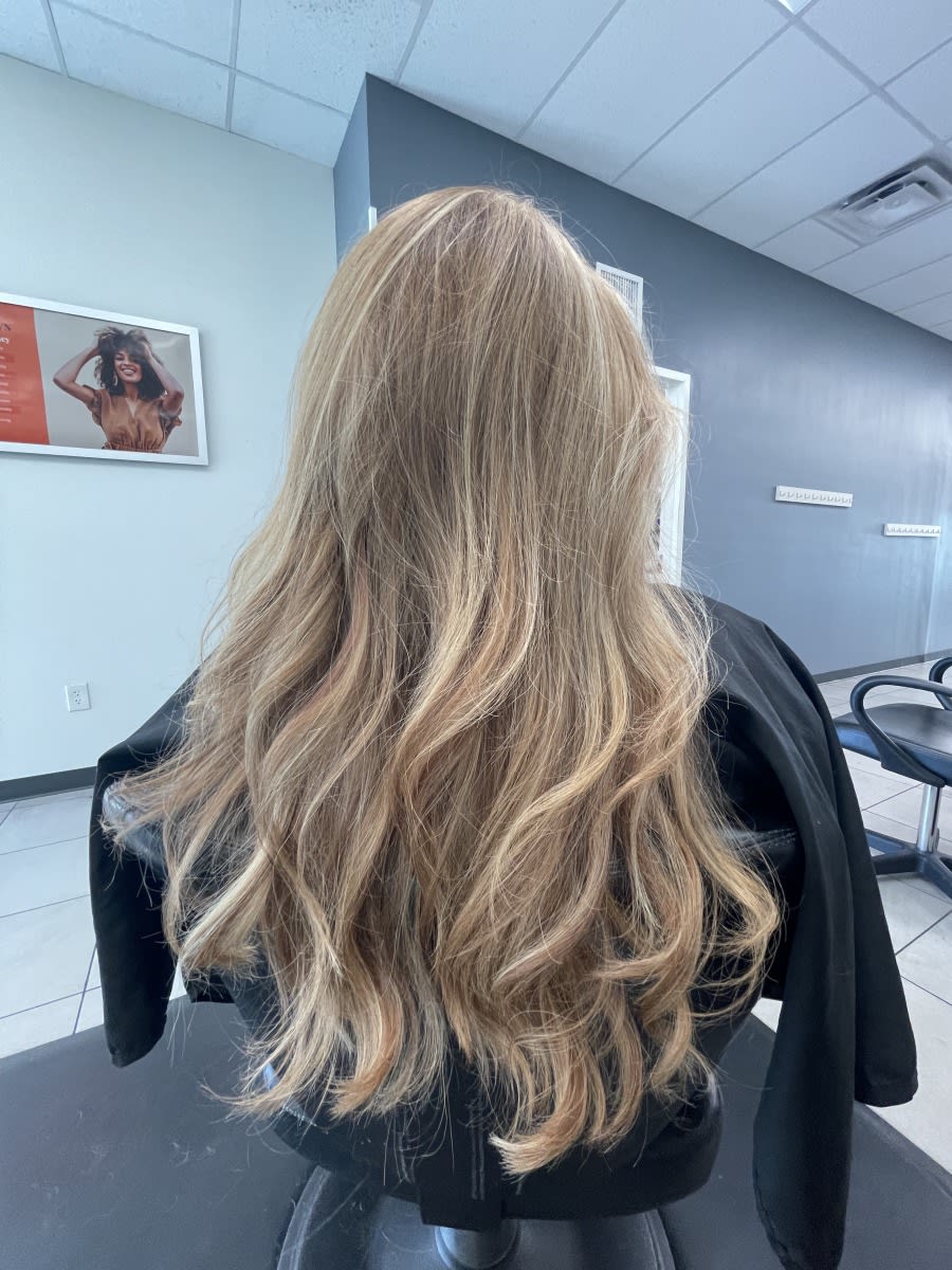 Katie O., mobile hairstylist/mobile barber at Largo