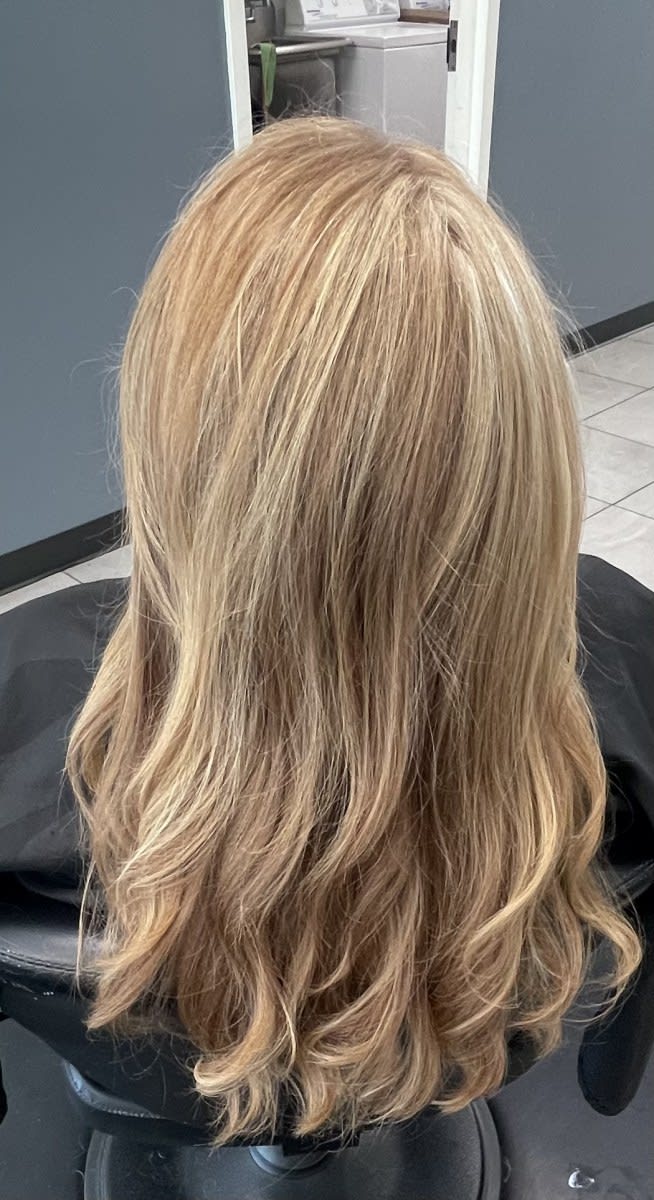 Katie O., mobile hairstylist/mobile barber at Largo