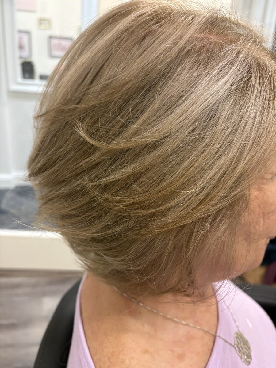 Colleen  H., mobile hairstylist/mobile barber at Grayson
