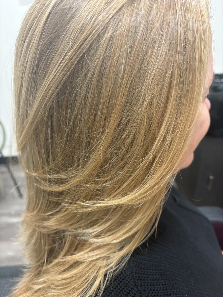 Colleen  H., mobile hairstylist/mobile barber at Grayson