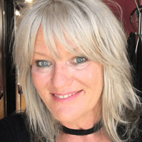 Book Lisa N, mobile stylist in Largo - DashStylists