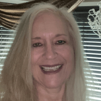 Book Linda R., mobile stylist in Fayetteville - DashStylists