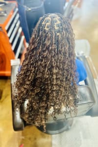 Nefertiti B., mobile hairstylist/mobile barber at Sandy Springs