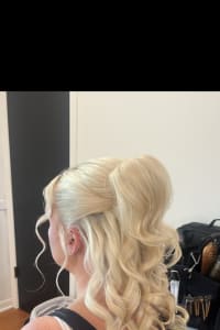 Grace M., mobile hairstylist/mobile barber at West Dundee