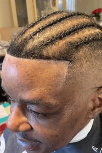 Kelvin S., mobile hairstylist/mobile barber at Lamont
