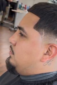 Yessenia C., mobile hairstylist/mobile barber at Deer Park
