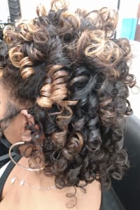 Cessley A., mobile hairstylist/mobile barber at Fayetteville