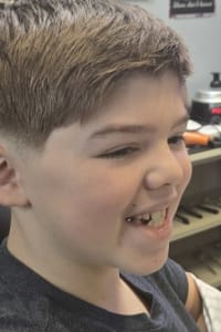 Nicholas V., mobile hairstylist/mobile barber at Carol Stream