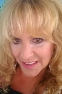 Lisa R., mobile hairstylist/mobile barber at Fort Myers