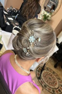 Ashley P., mobile hairstylist/mobile barber at Lake Park