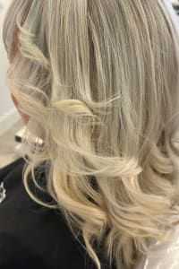 Shayne E., mobile hairstylist/mobile barber at