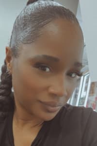 Nicole B., mobile hairstylist/mobile barber at Humble