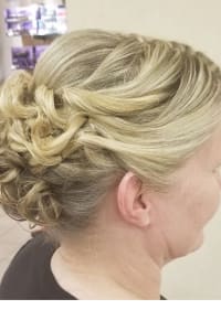 Kindra T., mobile hairstylist/mobile barber at Argyle