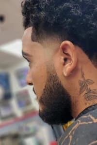 Kenneth H., mobile hairstylist/mobile barber at Brandon