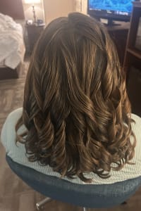 Linda P., mobile hairstylist/mobile barber at White