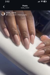 Shammara (red) E., mobile hairstylist/mobile barber at Highland Park