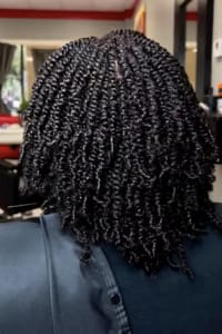 Davanay E., mobile hairstylist/mobile barber at Fort Lauderdale