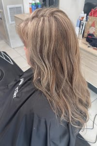 Katie O., mobile hairstylist/mobile barber at Largo