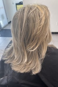 Katie O., mobile hairstylist/mobile barber at Largo