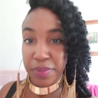 Book Danisha Z., mobile stylist in St. Petersburg - DashStylists