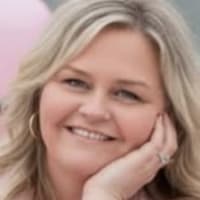 Book Wendy M., mobile stylist in Mansfield - DashStylists