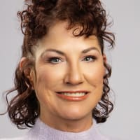 Leslie P., mobile hairstylist/mobile barber at St Charles
