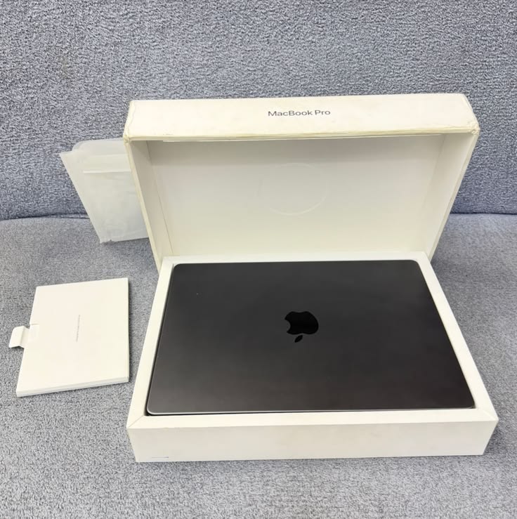 Apple MacBook Air 13″ (2025) – M4 Chip, 16GB RAM, 256GB SSD