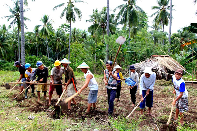 Tradisi Mapalus gotong royong masyarakat Minahasa Sulawesi Utara