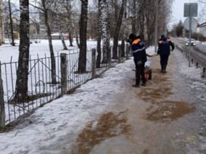 Уборка улично-дорожной сети 23 января. Продолжается круглосуточная посыпка тротуаров и дорог