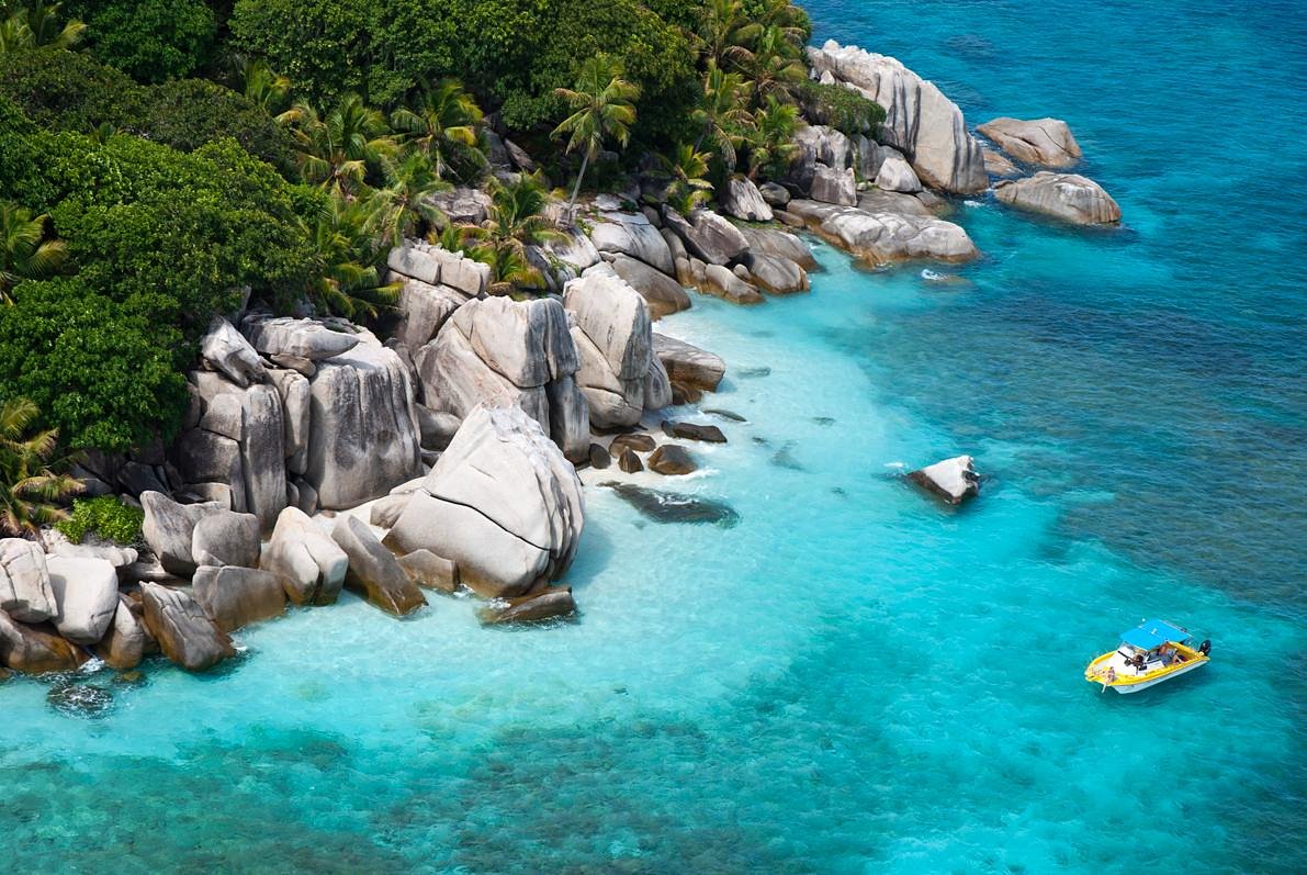 seychelles-travel-guide-luxury-island-holidays-honeymoons--best-beaches
