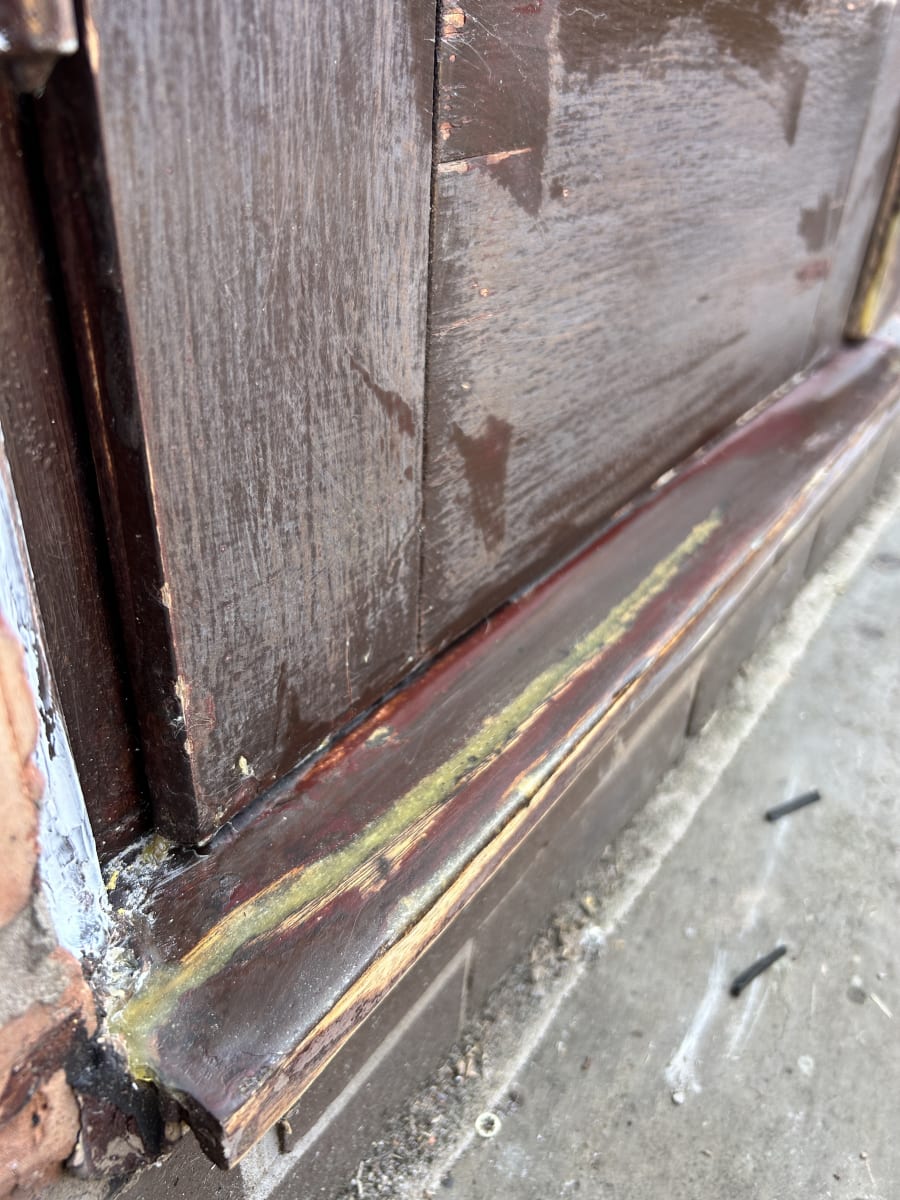 The threshold corners rebuilt with repair resin