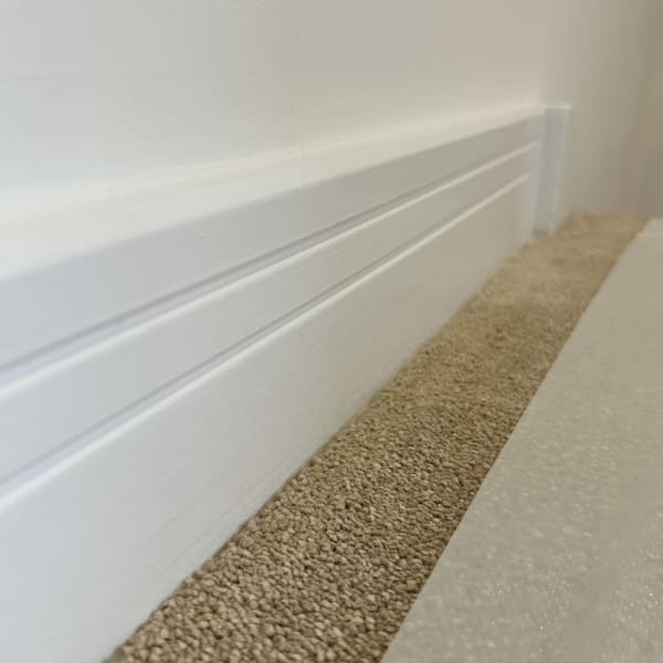 Glass-like finish on skirting boards — professional result