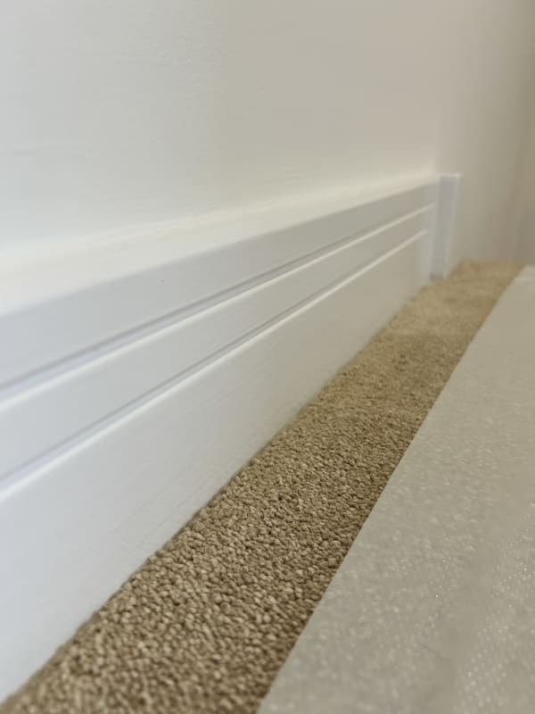 Glass-like finish on skirting boards — professional result