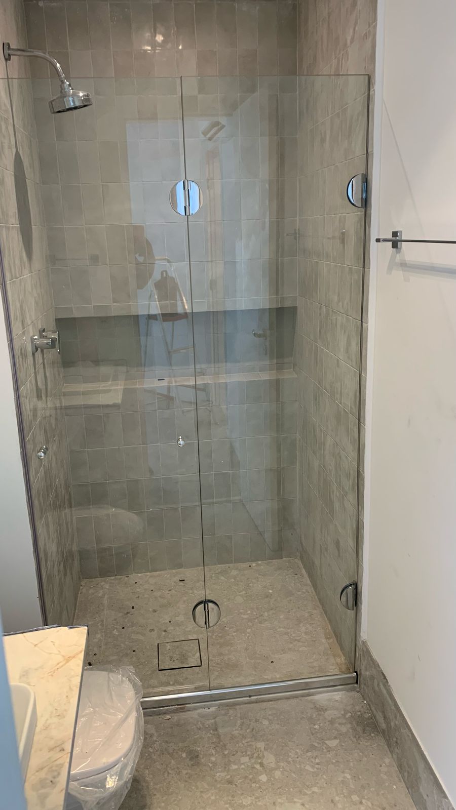 Box Flex Articulado sem Trilho Inferior para banheiros pequenos