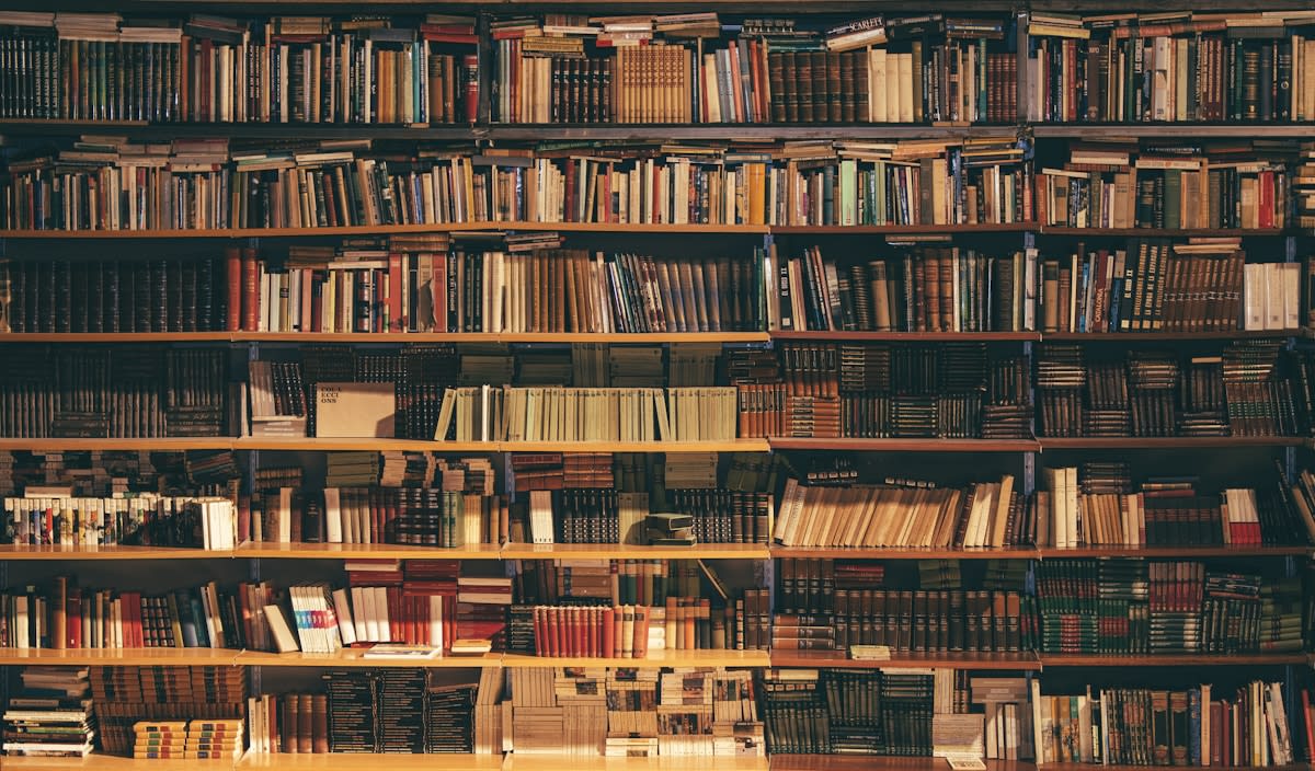 The Gentleman's Library: Building a Collection of Ideas