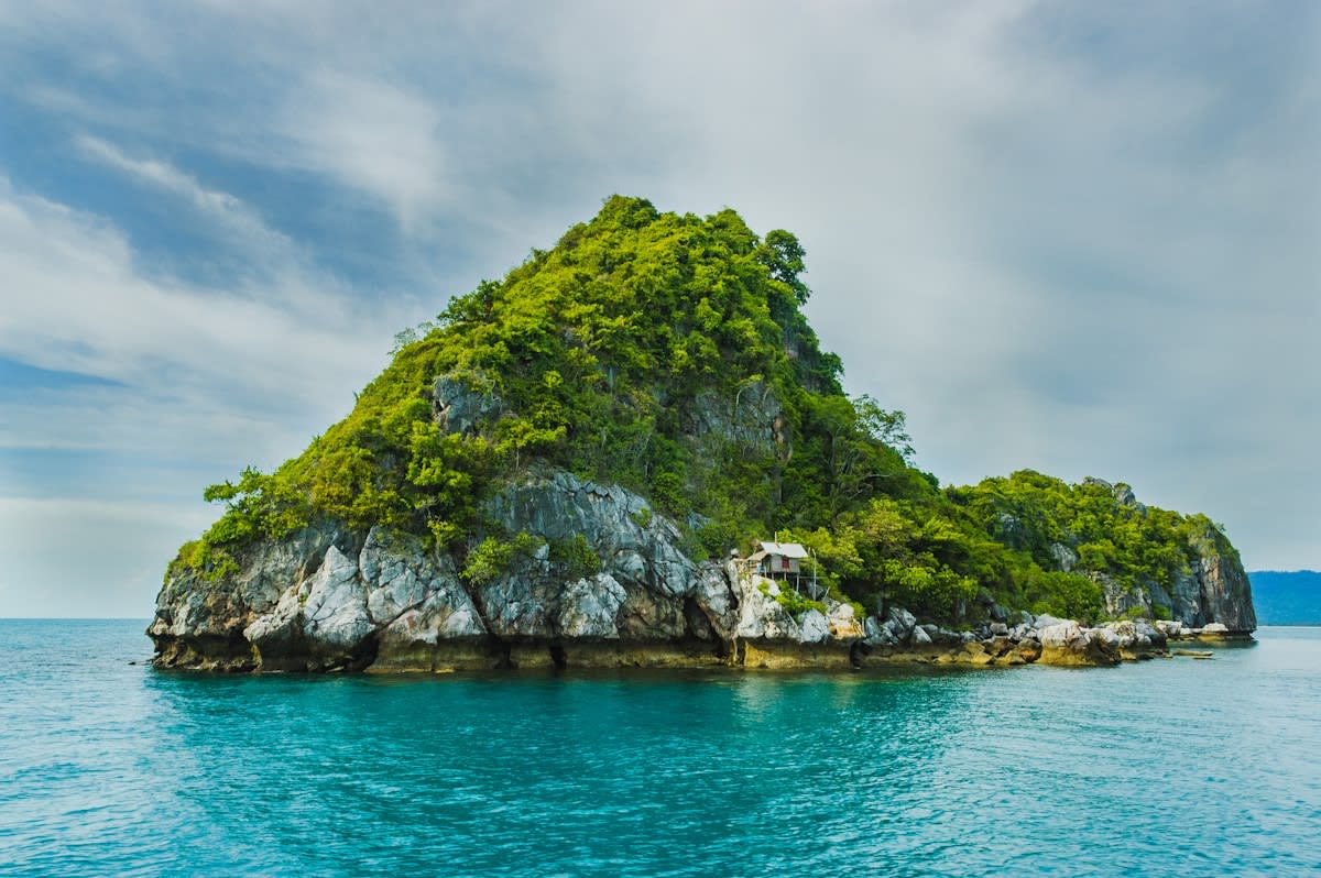 The Hidden Islands: Destinations That Don't Appear on Maps