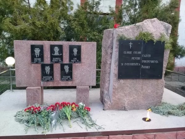 Monumentul eroilor căzuți pentru independența și integritatea Patriei