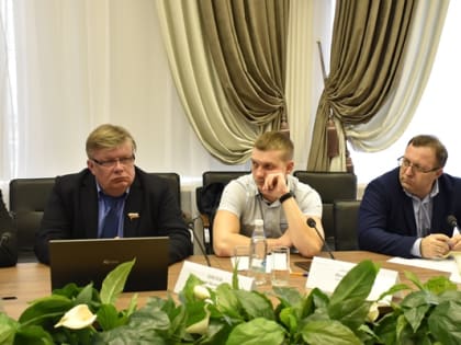 Депутаты городской Думы приняли участие в заседании Общественной палаты и «круглом столе», организованном палатой.